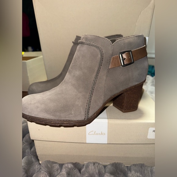 Clark’s Women booties - Picture 4 of 6